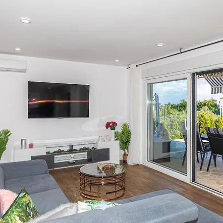 Vakantiehuis Cozy In *