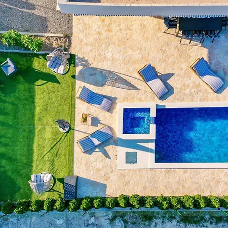 Vakantiehuis Cozy In Kaštel Novi