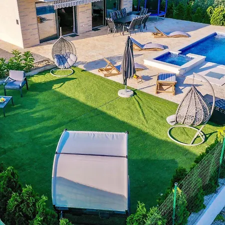 Vakantiehuis Cozy In Kaštel Novi